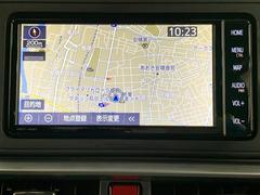 純正ナビを装備。タッチパネル式で使いやすく、お出かけもラクラクです。 6