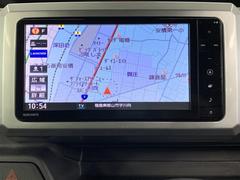 純正ナビを装備。タッチパネル式で使いやすく、お出かけもラクラクです。 6