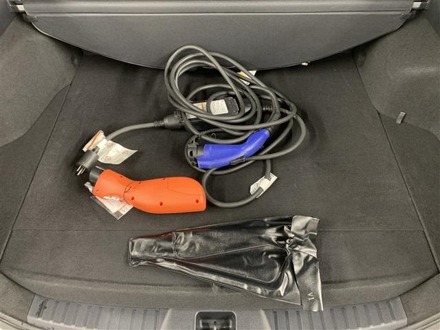 プリウスＰＨＶ Ａユーティリティプラス　フルセグ　メモリーナビ　ミュージックプレイヤー接続可　バックカメラ　衝突被害軽減システム　ＥＴＣ　ドラレコ　ＬＥＤヘッドランプ（12枚目）