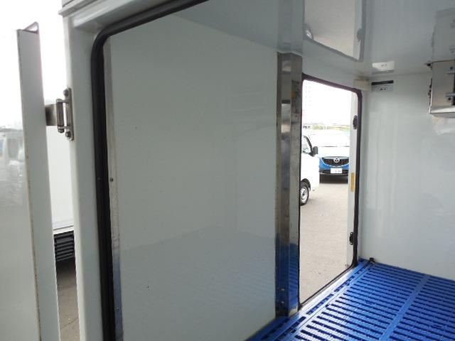 ハイゼットトラック 　中温冷凍車　デンソー製冷凍機－７℃設定　左側スライドドア（11枚目）