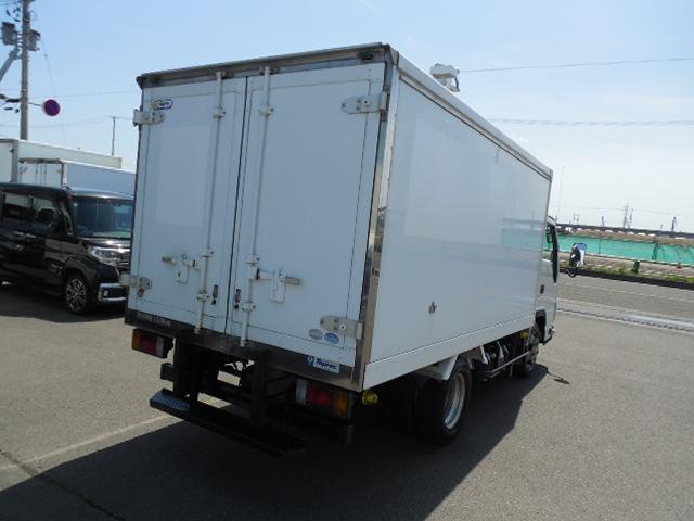 エルフトラック 　１．５ｔ３０ディーゼルターボ　荷箱二室式　前方冷凍機付き－５℃設定　後方棚付きスペース　左側サイドドア（7枚目）
