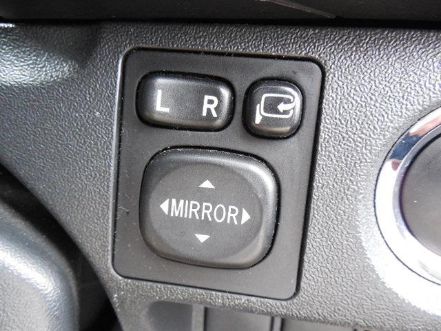ハイエースバン ロングスーパーＧＬ　ディーゼルターボ４ＷＤ　５人乗り　リアクーラー　リアヒーター　ベットキット　ＳＤナビ　フルセグ　バックカメラ　スマートキー　ＥＴＣ　ＡＢＳ　ダブルＳＲＳ　両側スライドドア　クルコン（41枚目）