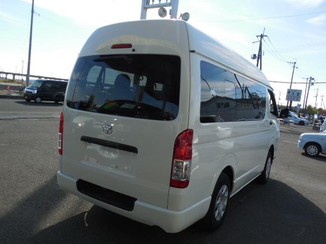 ハイエースバン ロングＤＸ　ディーゼルターボ４ＷＤ　車椅子仕様車Ｂタイプ　車椅子移動車１０人乗り　車椅子２基固定　スイングアームリフト　オートステップ　ダブルエアコン　ＳＤナビ　ワンセグ　バックカメラ（6枚目）