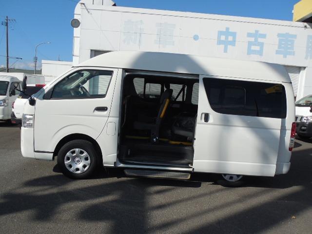 ハイエースバン ロングＤＸ　ディーゼルターボ４ＷＤ　車椅子仕様車Ｂタイプ　車椅子移動車１０人乗り　車椅子２基固定　スイングアームリフト　オートステップ　ダブルエアコン　ＳＤナビ　ワンセグ　バックカメラ（8枚目）