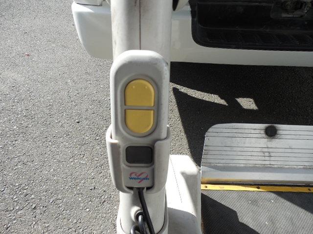 ハイエースバン ロングＤＸ　ディーゼルターボ４ＷＤ　車椅子仕様車Ｂタイプ　車椅子移動車１０人乗り　車椅子２基固定　スイングアームリフト　オートステップ　ダブルエアコン　ＳＤナビ　ワンセグ　バックカメラ（13枚目）