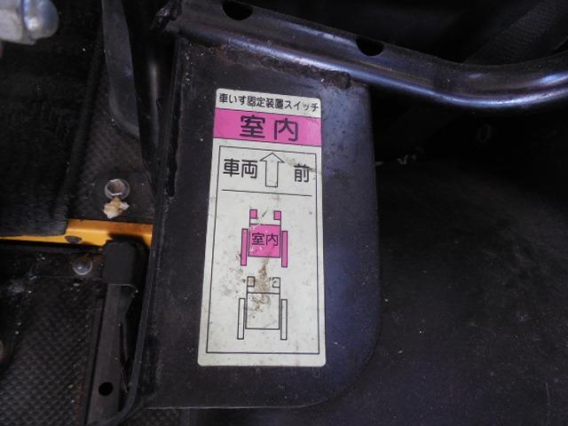 ハイエースバン ロングＤＸ　ディーゼルターボ４ＷＤ　車椅子仕様車Ｂタイプ　車椅子移動車１０人乗り　車椅子２基固定　スイングアームリフト　オートステップ　ダブルエアコン　ＳＤナビ　ワンセグ　バックカメラ（17枚目）
