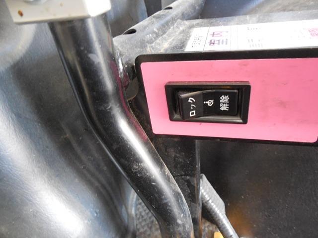 ハイエースバン ロングＤＸ　ディーゼルターボ４ＷＤ　車椅子仕様車Ｂタイプ　車椅子移動車１０人乗り　車椅子２基固定　スイングアームリフト　オートステップ　ダブルエアコン　ＳＤナビ　ワンセグ　バックカメラ（18枚目）