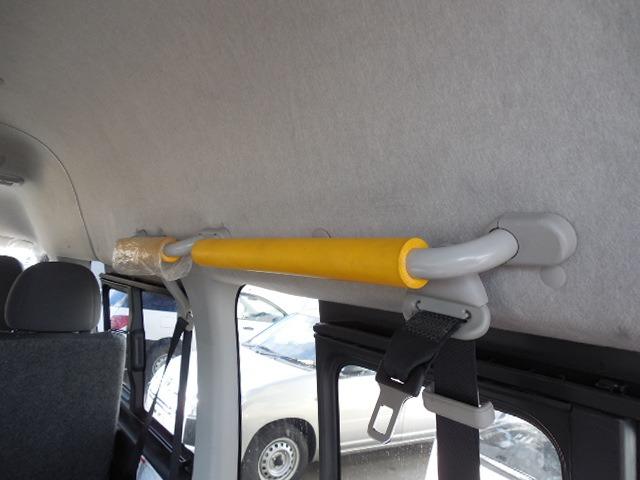ハイエースバン ロングＤＸ　ディーゼルターボ４ＷＤ　車椅子仕様車Ｂタイプ　車椅子移動車１０人乗り　車椅子２基固定　スイングアームリフト　オートステップ　ダブルエアコン　ＳＤナビ　ワンセグ　バックカメラ（19枚目）