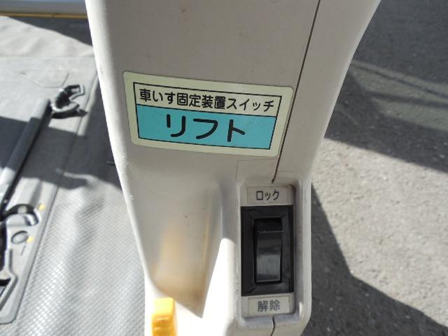 ハイエースバン ロングＤＸ　ディーゼルターボ４ＷＤ　車椅子仕様車Ｂタイプ　車椅子移動車１０人乗り　車椅子２基固定　スイングアームリフト　オートステップ　ダブルエアコン　ＳＤナビ　ワンセグ　バックカメラ（21枚目）