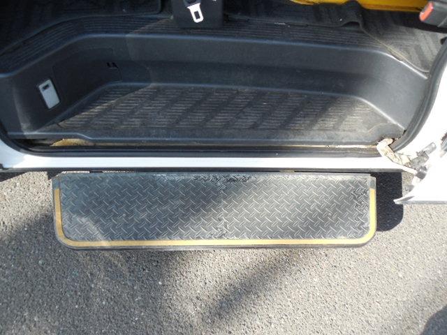 ハイエースバン ロングＤＸ　ディーゼルターボ４ＷＤ　車椅子仕様車Ｂタイプ　車椅子移動車１０人乗り　車椅子２基固定　スイングアームリフト　オートステップ　ダブルエアコン　ＳＤナビ　ワンセグ　バックカメラ（23枚目）