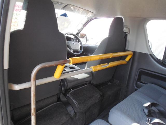 ハイエースバン ロングＤＸ　ディーゼルターボ４ＷＤ　車椅子仕様車Ｂタイプ　車椅子移動車１０人乗り　車椅子２基固定　スイングアームリフト　オートステップ　ダブルエアコン　ＳＤナビ　ワンセグ　バックカメラ（27枚目）