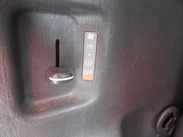 ハイエースバン ロングＤＸ　ディーゼルターボ４ＷＤ　車椅子仕様車Ｂタイプ　車椅子移動車１０人乗り　車椅子２基固定　スイングアームリフト　オートステップ　ダブルエアコン　ＳＤナビ　ワンセグ　バックカメラ（29枚目）