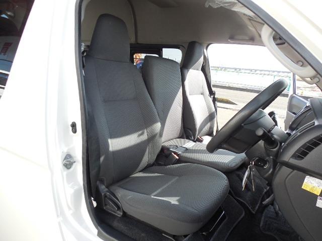 ハイエースバン ロングＤＸ　ディーゼルターボ４ＷＤ　車椅子仕様車Ｂタイプ　車椅子移動車１０人乗り　車椅子２基固定　スイングアームリフト　オートステップ　ダブルエアコン　ＳＤナビ　ワンセグ　バックカメラ（32枚目）