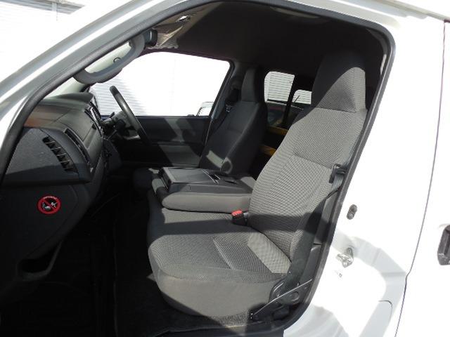 ハイエースバン ロングＤＸ　ディーゼルターボ４ＷＤ　車椅子仕様車Ｂタイプ　車椅子移動車１０人乗り　車椅子２基固定　スイングアームリフト　オートステップ　ダブルエアコン　ＳＤナビ　ワンセグ　バックカメラ（33枚目）