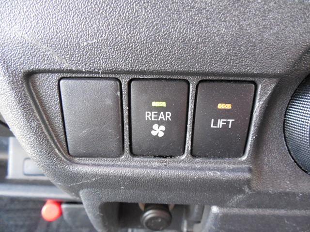 ハイエースバン ロングＤＸ　ディーゼルターボ４ＷＤ　車椅子仕様車Ｂタイプ　車椅子移動車１０人乗り　車椅子２基固定　スイングアームリフト　オートステップ　ダブルエアコン　ＳＤナビ　ワンセグ　バックカメラ（39枚目）
