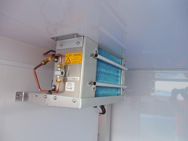 ハイゼットトラック 中温冷凍車 デンソー製冷凍機-7℃設定 左側サイドドア クリアランスソナー 衝突軽減ブレーキ 横滑り防止装置 アイドリングストップ スマートインナーミラー(18枚目)