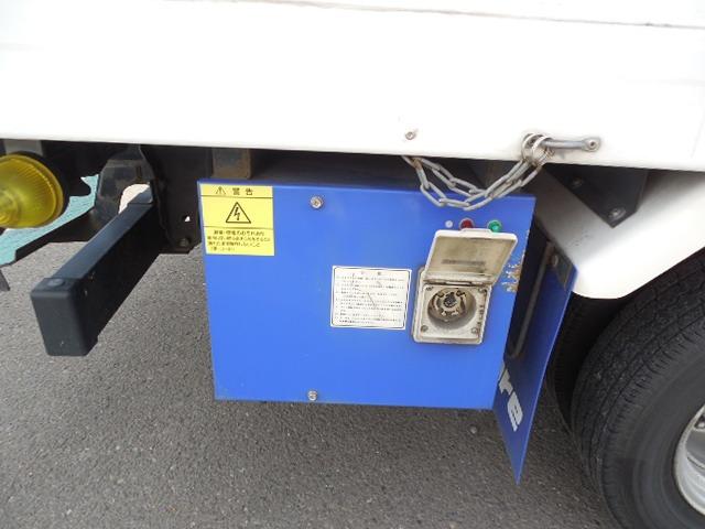 タイタントラック 　１．５ｔ冷凍冷蔵車　３０ＤＥ－ＴＢ　トープレ製冷凍機－３０℃設定　左サイドドア　スタンバイ付　左側電動格納ミラー　バックカメラ　キーレス　ＥＴＣ　フォグ　ＡＢＳ　ダブルＳＲＳ　アイドリングストップ（17枚目）