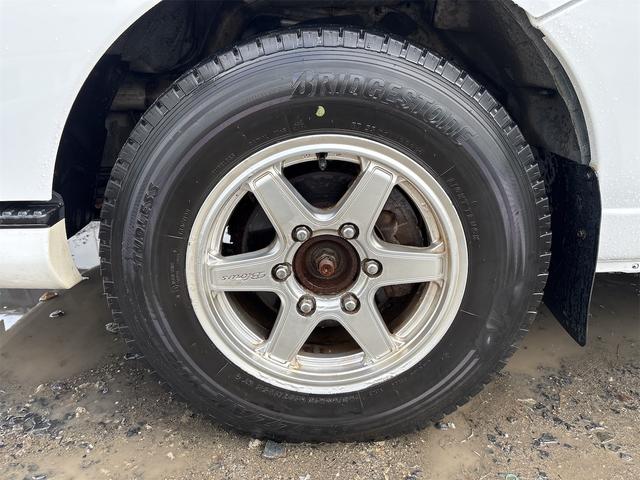 キャラバン ロングＤＸ　《走行１６５７００キロ》《４ＷＤディーゼルターボ》《車検１年》キーレス／電動格納ミラー／６人乗り（9枚目）