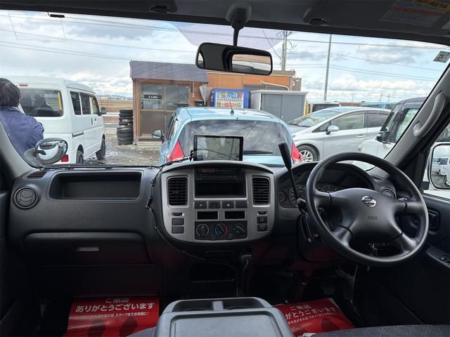 キャラバン ロングＤＸ　《走行１６５７００キロ》《４ＷＤディーゼルターボ》《車検１年》キーレス／電動格納ミラー／６人乗り（10枚目）