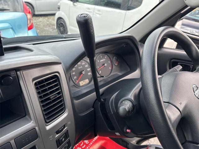 キャラバン ロングＤＸ　《走行１６５７００キロ》《４ＷＤディーゼルターボ》《車検１年》キーレス／電動格納ミラー／６人乗り（22枚目）