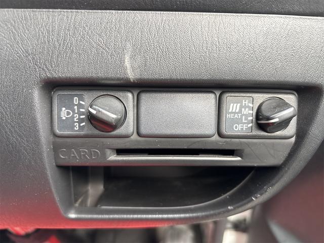 キャラバン ロングＤＸ　《走行１６５７００キロ》《４ＷＤディーゼルターボ》《車検１年》キーレス／電動格納ミラー／６人乗り（26枚目）