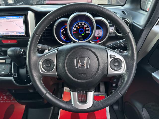 革巻きステアリング／