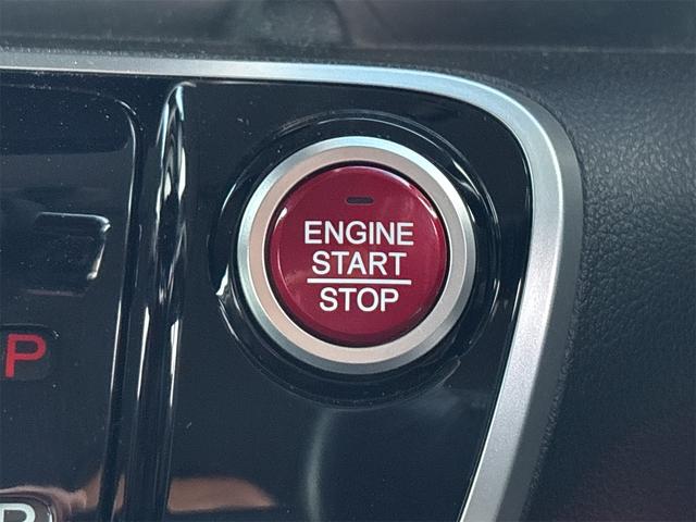 鍵をポケットやカバンに入れた状態でエンジン始動が出来ます、イチイチ鍵を出す手間も無いのでとっても便利です