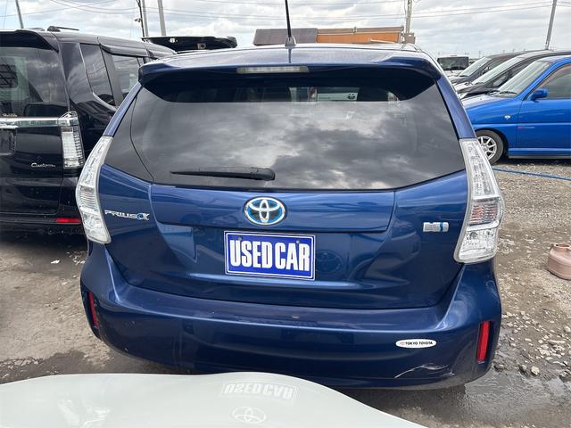 プリウスアルファ Ｓ　《車検２年》ＳＤナビＴＶフルセグ／Ｂｌｕｅｔｏｏｔｈ／バックカメラ／革巻きステアリング／７人乗り／１６インチＡＷ／プッシュスタート／スマートキー／オートエアコン／ＥＴＣ／（8枚目）