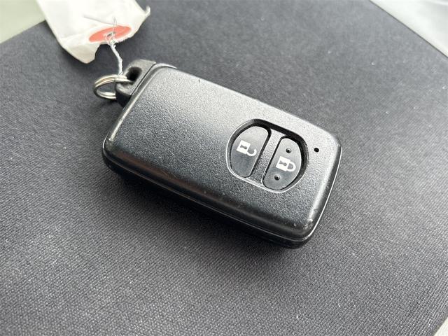 プリウスアルファ Ｓ　《車検２年》ＳＤナビＴＶフルセグ／Ｂｌｕｅｔｏｏｔｈ／バックカメラ／革巻きステアリング／７人乗り／１６インチＡＷ／プッシュスタート／スマートキー／オートエアコン／ＥＴＣ／（29枚目）