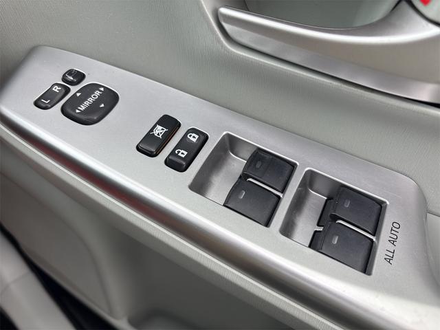 プリウスアルファ Ｓ　《車検２年》ＳＤナビＴＶフルセグ／Ｂｌｕｅｔｏｏｔｈ／バックカメラ／革巻きステアリング／７人乗り／１６インチＡＷ／プッシュスタート／スマートキー／オートエアコン／ＥＴＣ／（33枚目）