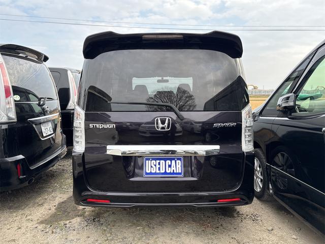 ステップワゴンスパーダ Ｓ　《後期モデル》《車検２年》フルセグバックカメラ／革巻きステアリング／パドルシフト／フルフラットシート／ＨＩＤオートライトフォグ／革巻きステアリング／（8枚目）