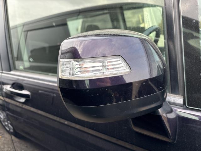 ステップワゴンスパーダ Ｓ　《後期モデル》《車検２年》フルセグバックカメラ／革巻きステアリング／パドルシフト／フルフラットシート／ＨＩＤオートライトフォグ／革巻きステアリング／（9枚目）