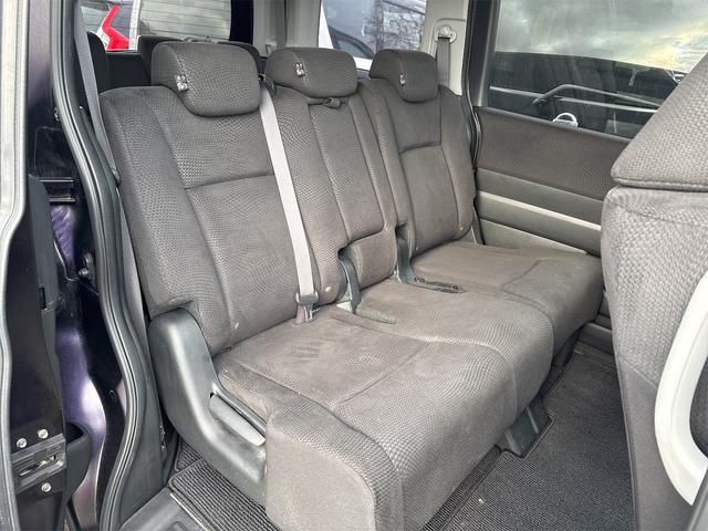 ステップワゴンスパーダ Ｓ　《後期モデル》《車検２年》フルセグバックカメラ／革巻きステアリング／パドルシフト／フルフラットシート／ＨＩＤオートライトフォグ／革巻きステアリング／（15枚目）