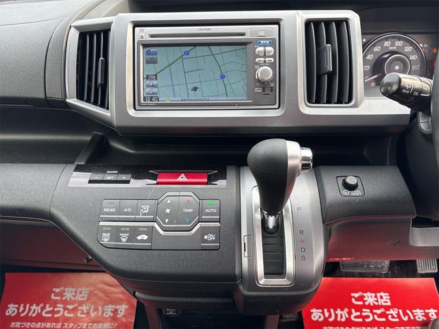 ステップワゴンスパーダ Ｓ　《後期モデル》《車検２年》フルセグバックカメラ／革巻きステアリング／パドルシフト／フルフラットシート／ＨＩＤオートライトフォグ／革巻きステアリング／（17枚目）