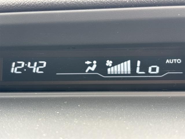 ステップワゴンスパーダ Ｓ　《後期モデル》《車検２年》フルセグバックカメラ／革巻きステアリング／パドルシフト／フルフラットシート／ＨＩＤオートライトフォグ／革巻きステアリング／（22枚目）