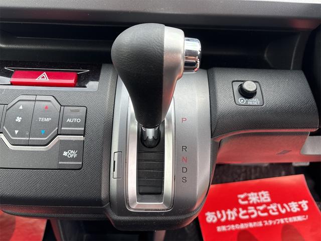 ステップワゴンスパーダ Ｓ　《後期モデル》《車検２年》フルセグバックカメラ／革巻きステアリング／パドルシフト／フルフラットシート／ＨＩＤオートライトフォグ／革巻きステアリング／（27枚目）