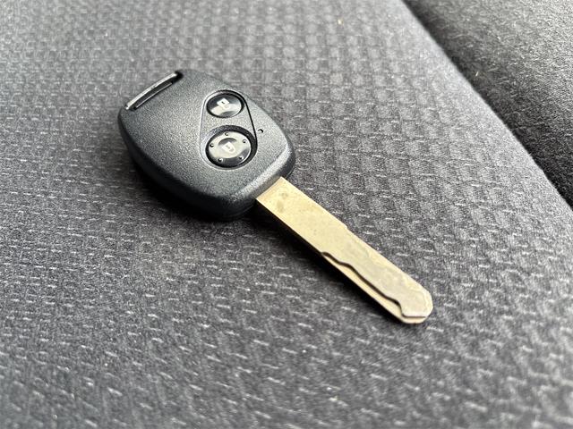 ステップワゴンスパーダ Ｓ　《後期モデル》《車検２年》フルセグバックカメラ／革巻きステアリング／パドルシフト／フルフラットシート／ＨＩＤオートライトフォグ／革巻きステアリング／（29枚目）