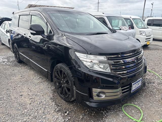 エルグランド ライダー　ブラックライン　黒本革シート　《車検２年》《４ＷＤ》ＳＤナビＴＶフルセグ／Ｂｌｕｅｔｏｏｔｈ／アラウンドビューモニターバックカメラ／革巻きステアリング／シートヒーター／黒革シート／純正フルエアロ１９インチＡＷ／シートヒーター／（4枚目）