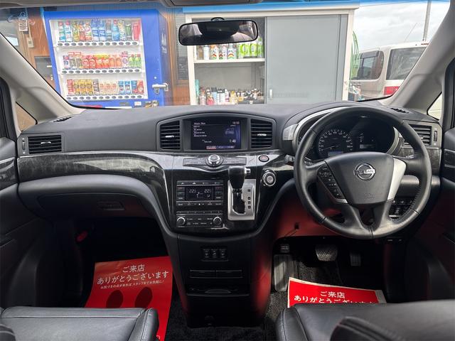 エルグランド ライダー　ブラックライン　黒本革シート　《車検２年》《４ＷＤ》ＳＤナビＴＶフルセグ／Ｂｌｕｅｔｏｏｔｈ／アラウンドビューモニターバックカメラ／革巻きステアリング／シートヒーター／黒革シート／純正フルエアロ１９インチＡＷ／シートヒーター／（12枚目）