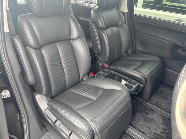 エルグランド ライダー　ブラックライン　黒本革シート　《車検２年》《４ＷＤ》ＳＤナビＴＶフルセグ／Ｂｌｕｅｔｏｏｔｈ／アラウンドビューモニターバックカメラ／革巻きステアリング／シートヒーター／黒革シート／純正フルエアロ１９インチＡＷ／シートヒーター／（15枚目）