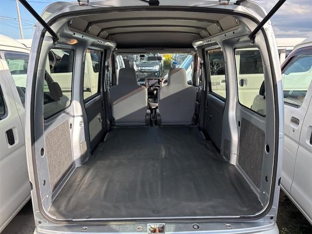 ハイゼットカーゴ ＤＸ　《走行８７５００キロ》《車検２年》《４ＷＤ》ＳＤナビＴＶＢｌｕｅｔｏｏｔｈ／オーバーヘッドシェルフ／キーレス／プライバシーガラス／パワーウィンドウ／（12枚目）