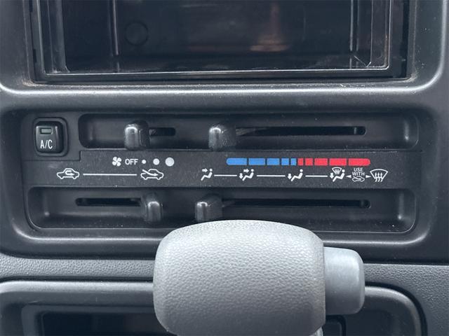 ハイゼットカーゴ ＤＸ　《走行８７５００キロ》《車検２年》《４ＷＤ》ＳＤナビＴＶＢｌｕｅｔｏｏｔｈ／オーバーヘッドシェルフ／キーレス／プライバシーガラス／パワーウィンドウ／（18枚目）