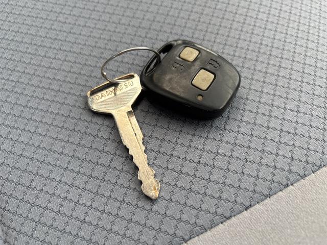 ハイゼットカーゴ ＤＸ　《走行８７５００キロ》《車検２年》《４ＷＤ》ＳＤナビＴＶＢｌｕｅｔｏｏｔｈ／オーバーヘッドシェルフ／キーレス／プライバシーガラス／パワーウィンドウ／（23枚目）