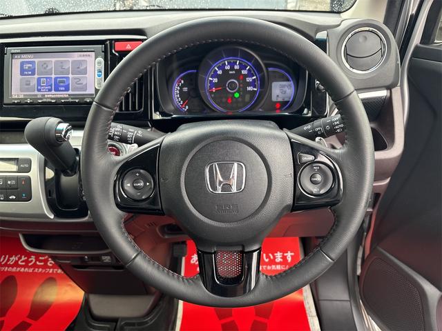 革巻きステアリング／