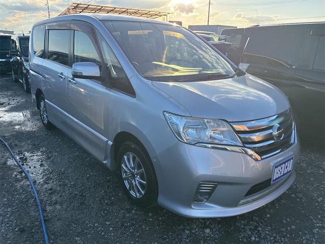 セレナ ハイウェイスター　純正フルエアロ１５インチＡＷ／ＳＤナビＴＶフルセグＢｌｕｅｔｏｏｔｈ／フリップダウンモニター／革巻きステアリング／クルーズコントロール／シートヒーター／ＥＴＣ／（4枚目）