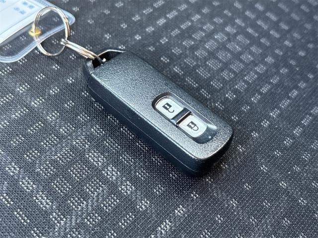 スマートキーを携帯していると、両手が塞がっていても開閉ができます。悪天候時には特に助かります。