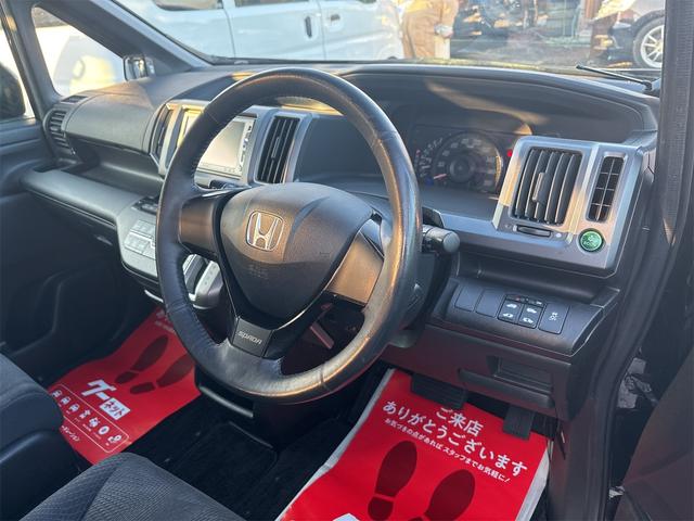 ステップワゴンスパーダ Z 《車検2年》純正フルエアロ16インチAW/スマートキー/オートエアコン/両側パワースライドドア/革巻きステアリング/8人乗り/HIDオートライトフォグ/ETC/パドルシフト/スペアキー付き(13枚目)