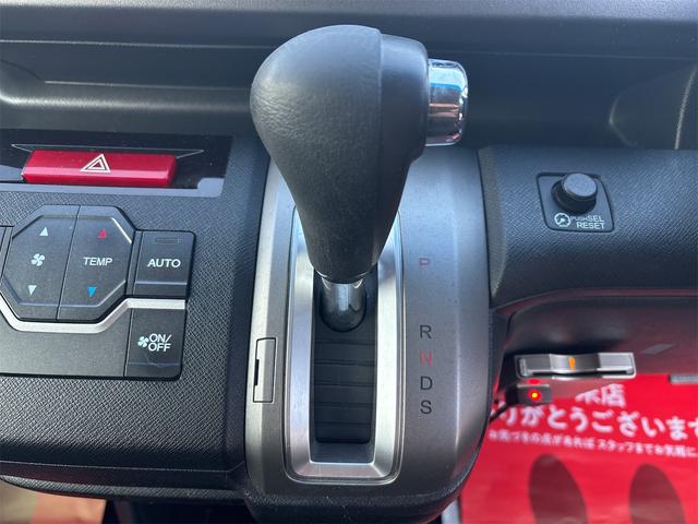 ステップワゴンスパーダ Z 《車検2年》純正フルエアロ16インチAW/スマートキー/オートエアコン/両側パワースライドドア/革巻きステアリング/8人乗り/HIDオートライトフォグ/ETC/パドルシフト/スペアキー付き(26枚目)