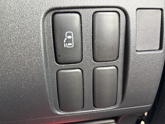 タント カスタムRS 《4WDターボ》《車検2年》《後期モデル》純正フルエアロ14インチAW/SDナビTV/MOMO革巻きステアリング/パワースライドア/スマートキー/HIDオートライトフォグ/(24枚目)