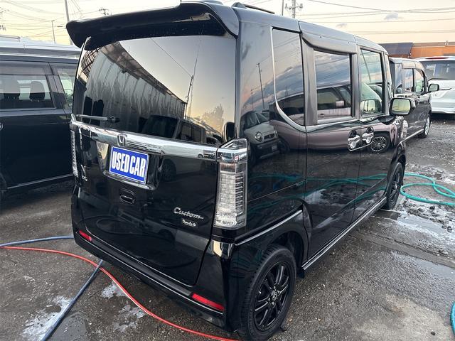 Ｎ－ＢＯＸカスタム Ｇ　ＳＳブラックスタイルパッケージ　《４ＷＤ》《車検２年》《後期モデル》ＳＤナビＴＶフルセグＢｌｕｅｔｏｏｔｈバックカメラ／シートヒーター／ＥＴＣ／ＨＩＤオートライトフォグ／両側パワースライドア／（6枚目）